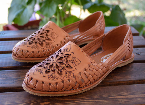 WOMENS TAN FLORAL STAMPED LEATHER HUARACHE MEXICAN SANDAL